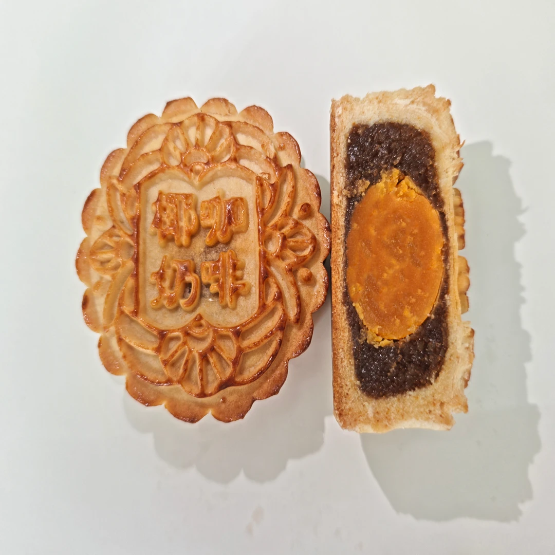 椰奶咖啡蛋黄月饼