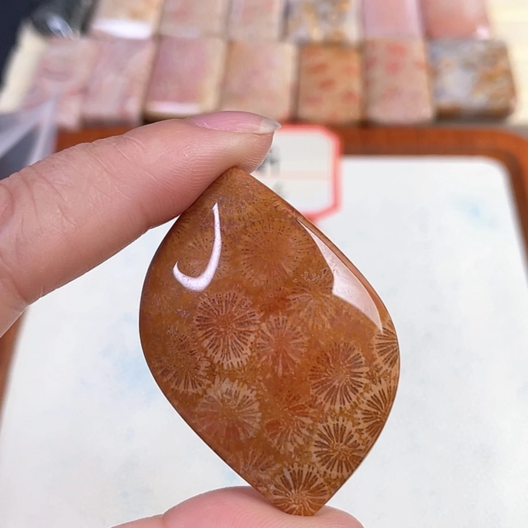 【闪购商品】硅化玉吊坠(赠链)未镶嵌时**梭