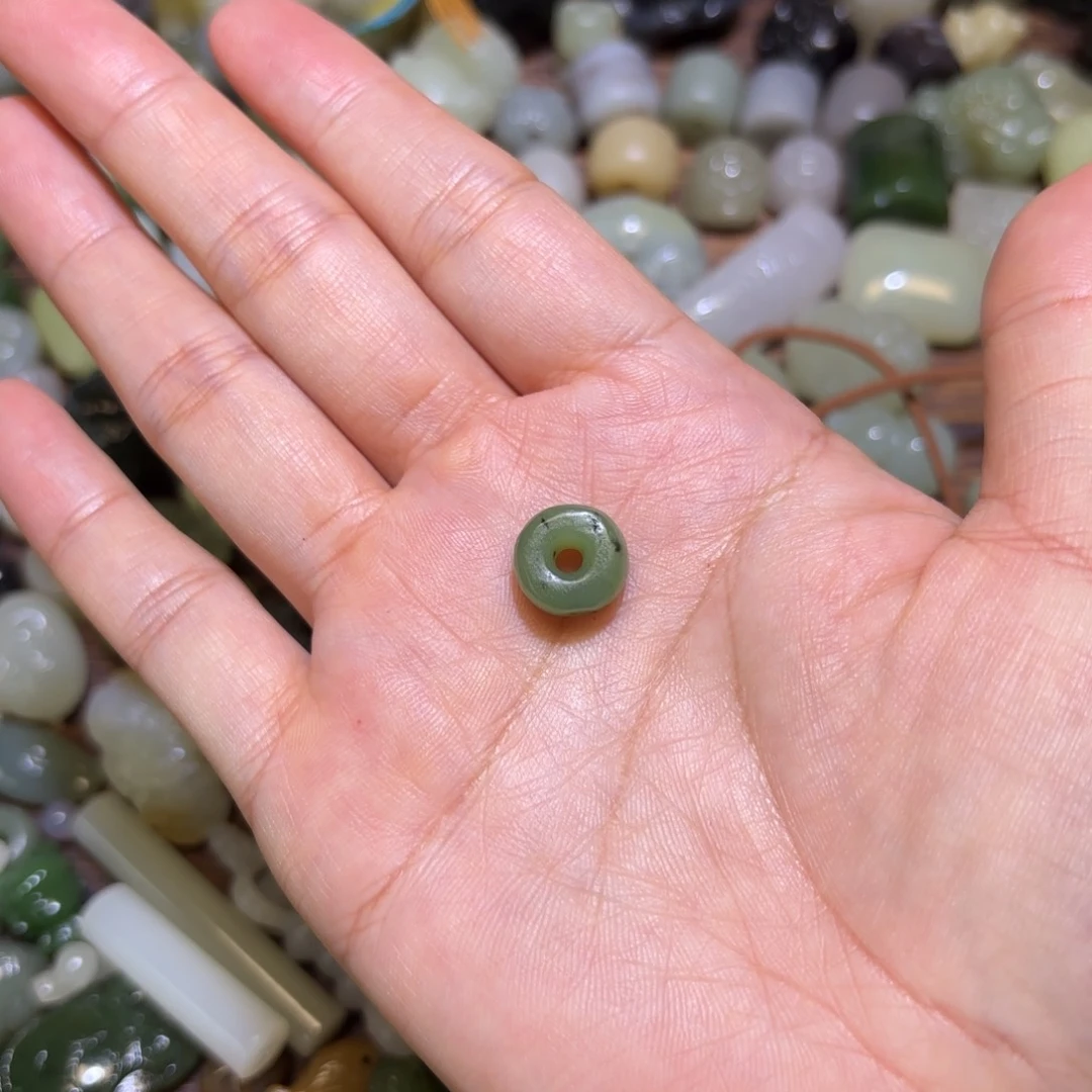 冬***雪和田玉未镶嵌珠宝半成品