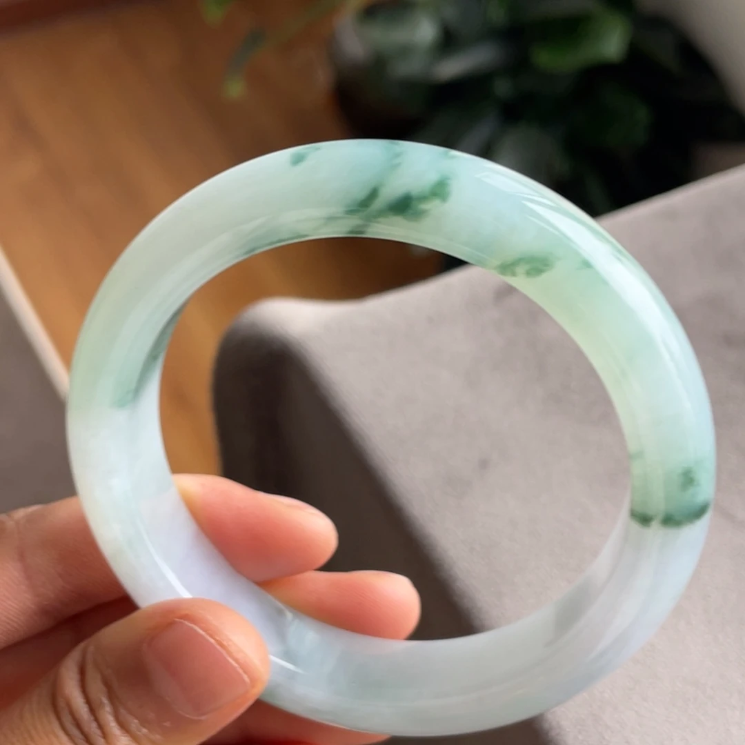 翡翠未镶嵌手镯飘花