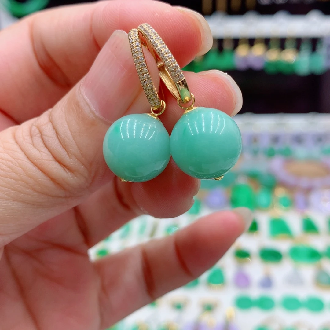 18K金镶嵌翡翠耳饰