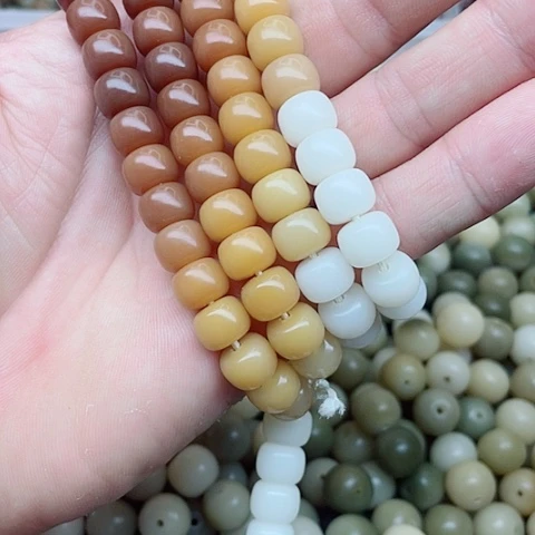 吊坠白玉菩提10、8风化渐变敦114颗