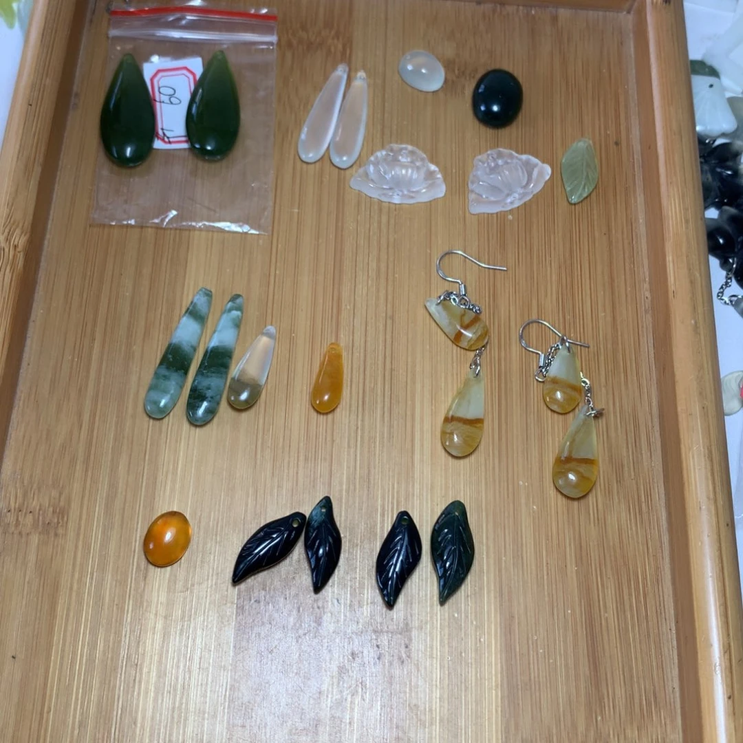 蛇纹石玉耳饰未镶嵌予****喜