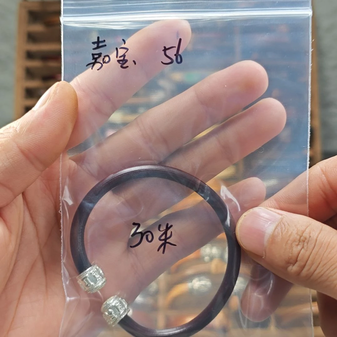 嘉***宝木质非金属正宗西藏鸡血藤手镯。