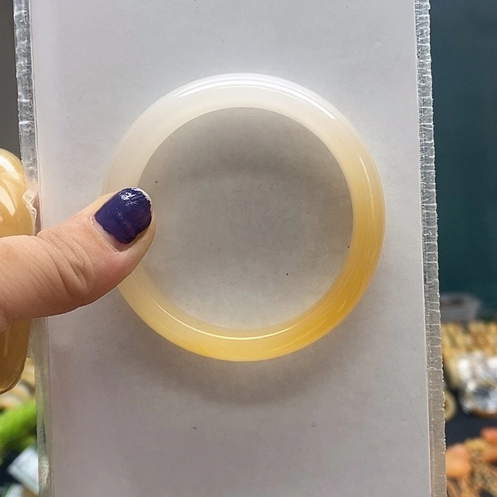 ****.未镶嵌石英质玉（黄龙玉）手镯