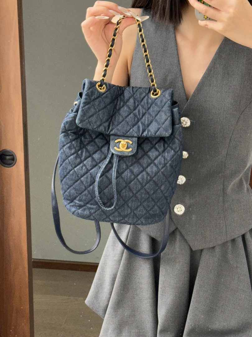 95新 Chanel/香奈儿 展会外场！蓝色牛仔萨尔斯堡双肩包