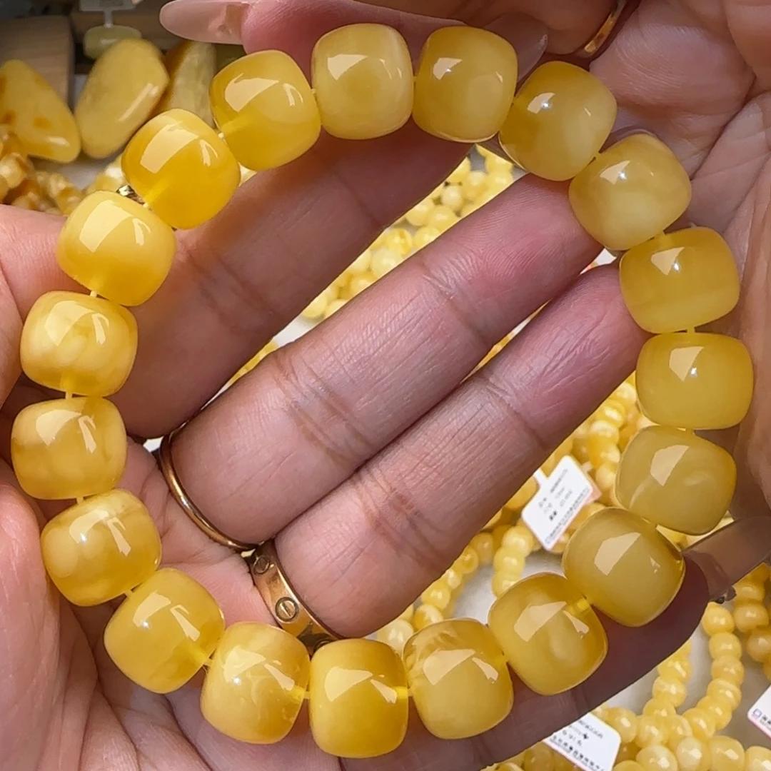 蜜蜡未镶嵌手链鸡油黄飘白花老型手串