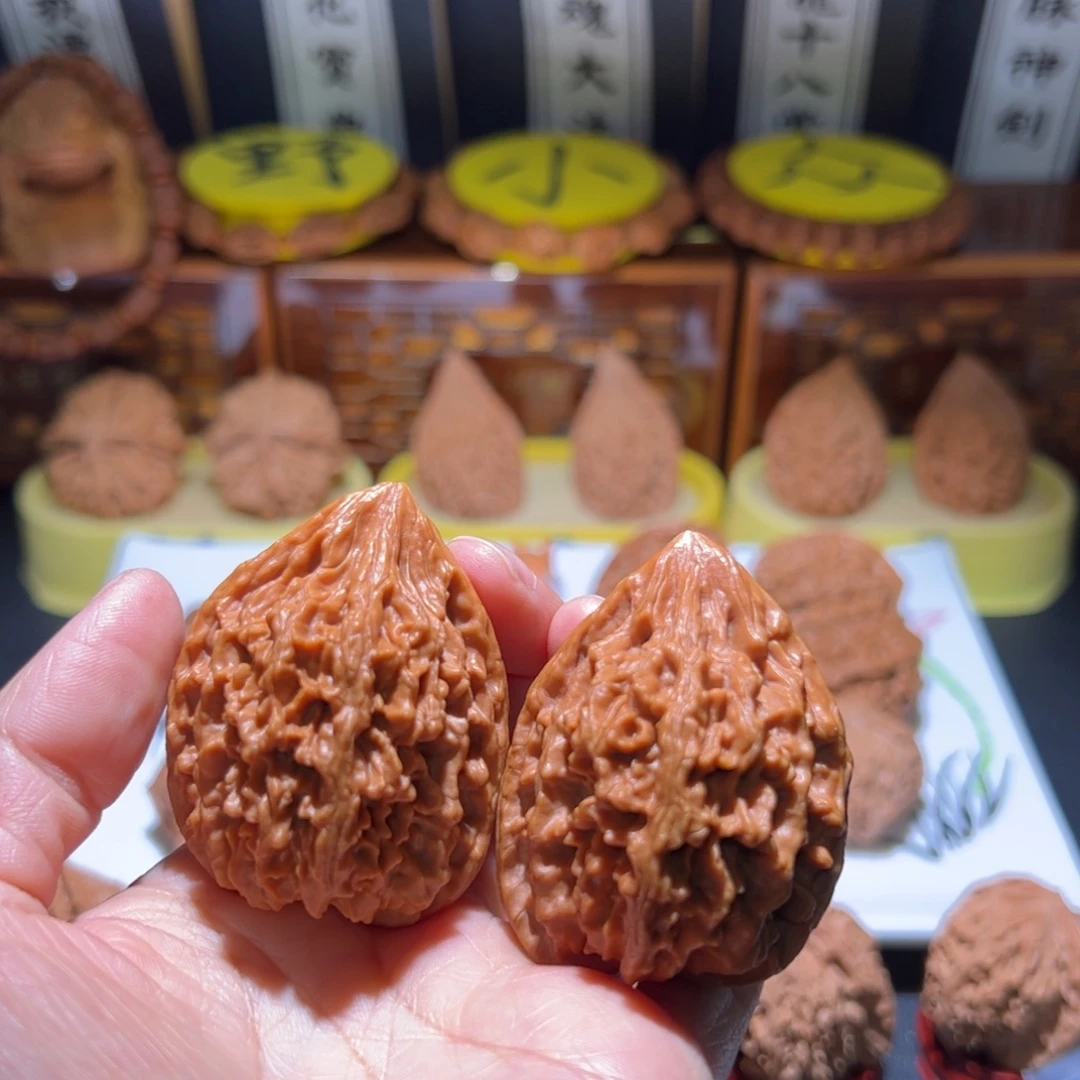 知***止文玩核桃把件苍山鸡心