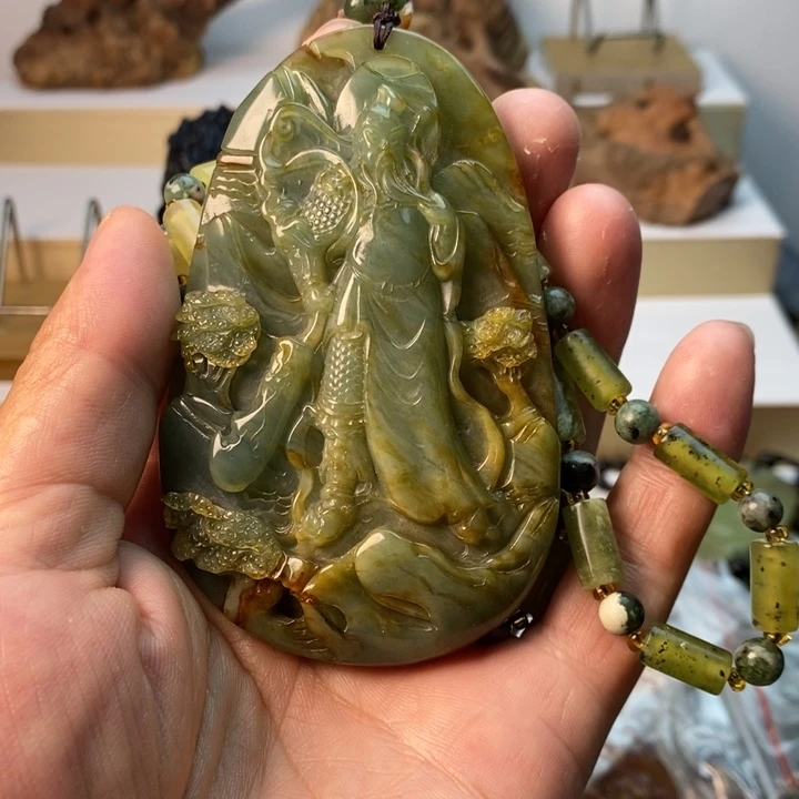 未镶嵌岫玉颈饰关公大挂坠