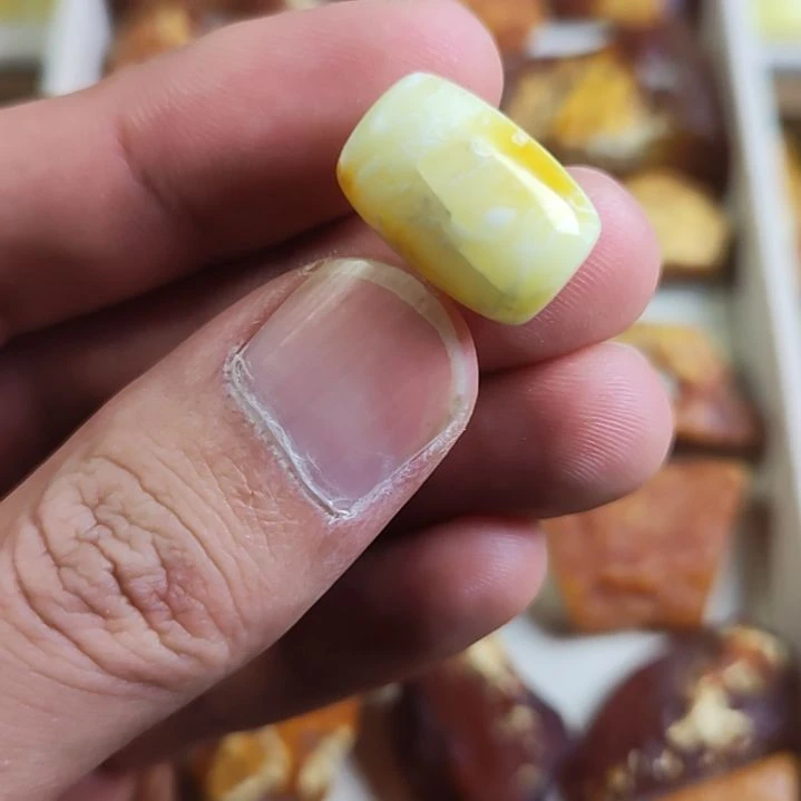 蜜蜡未镶嵌裸石19*13mm