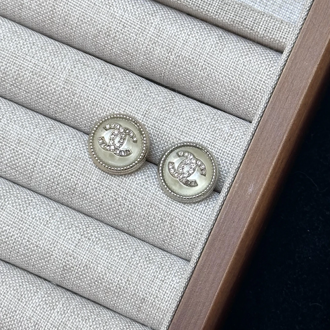 95新 Chanel/香奈儿 透明琉璃圆豆满钻双C耳钉 2501390