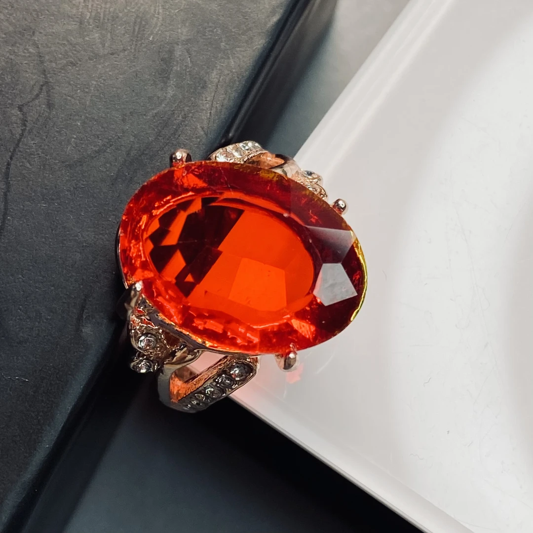 D031 时尚戒指（带礼盒，多样性发一件）