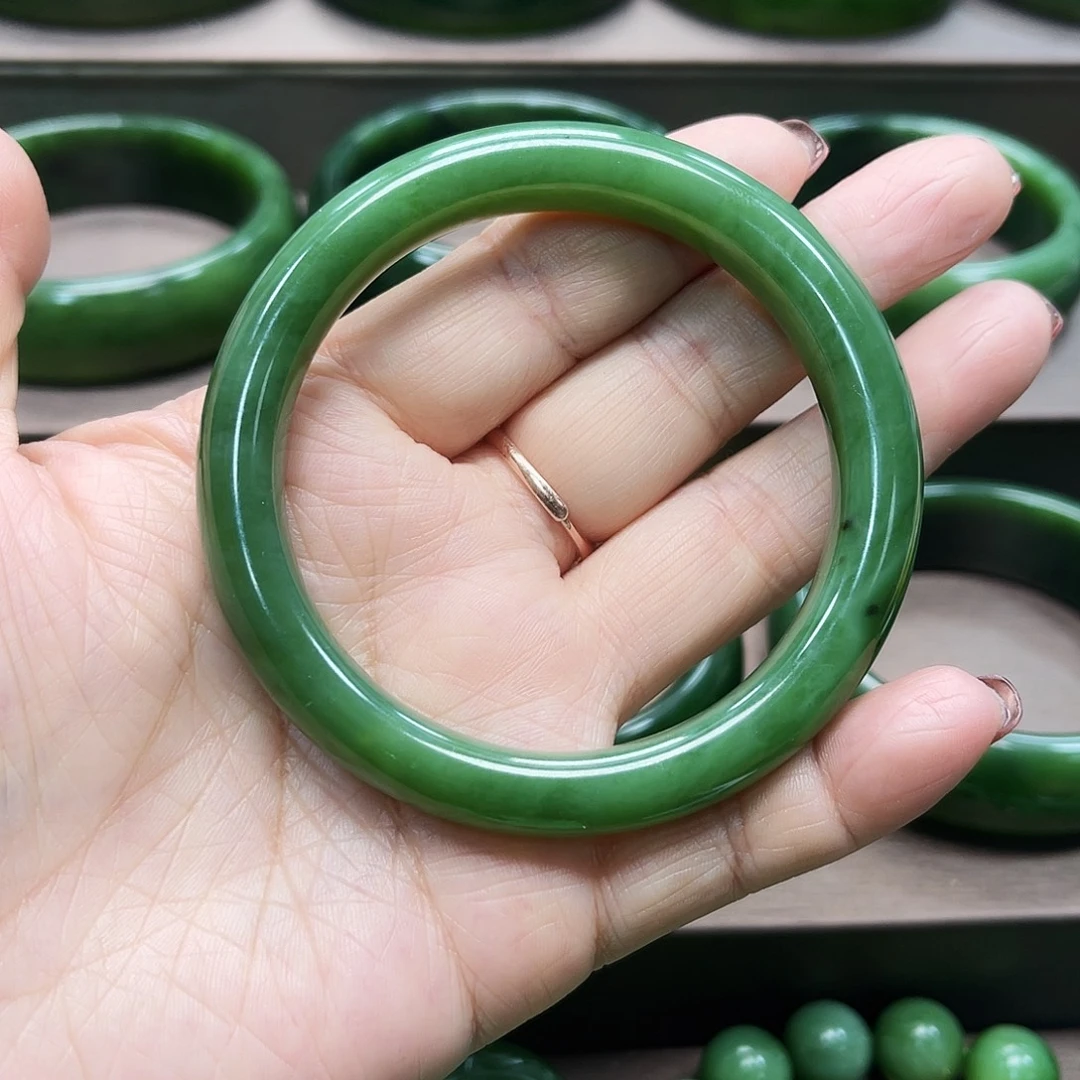 和田玉（碧玉）未镶嵌手镯