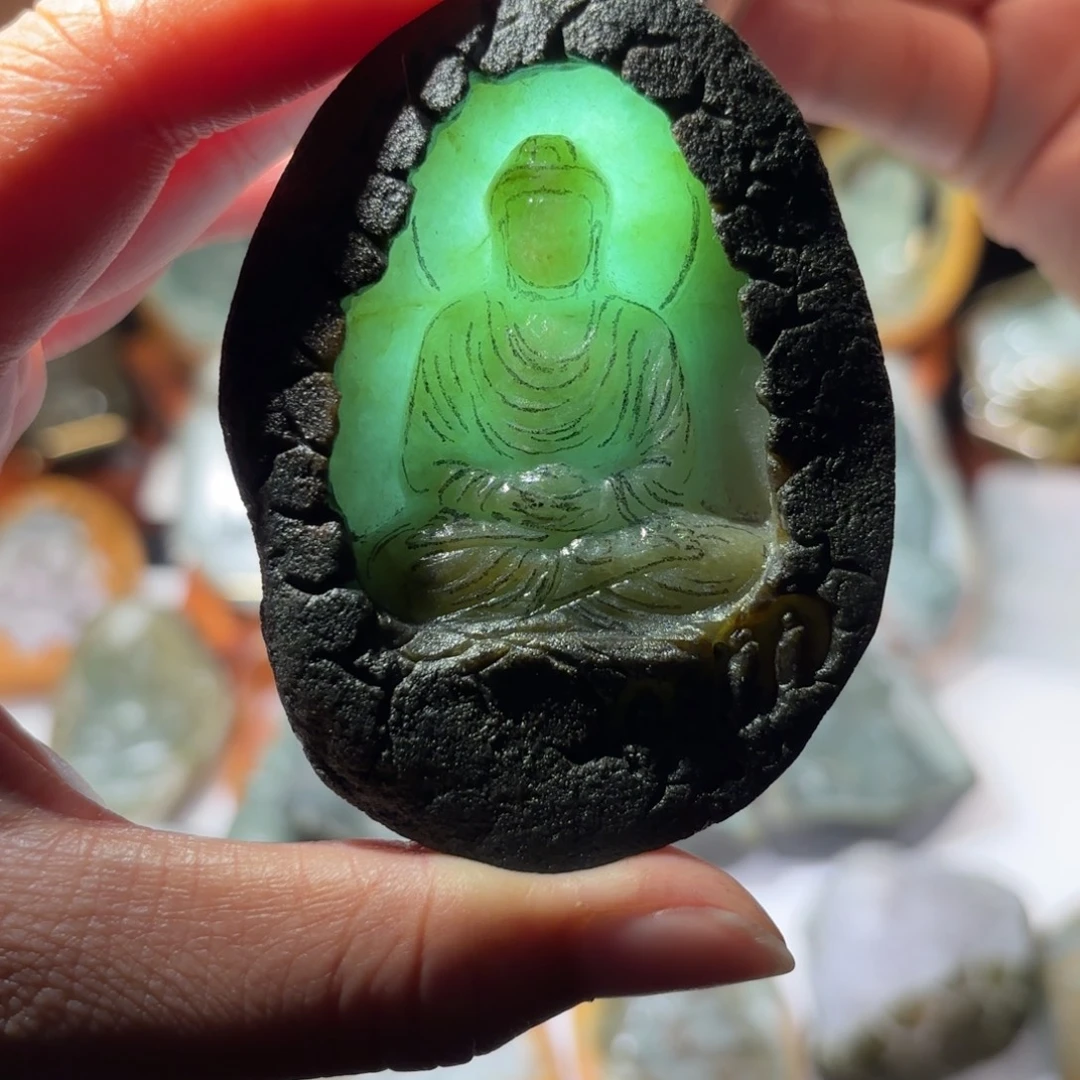 用***9定制翡翠未镶嵌大日如来