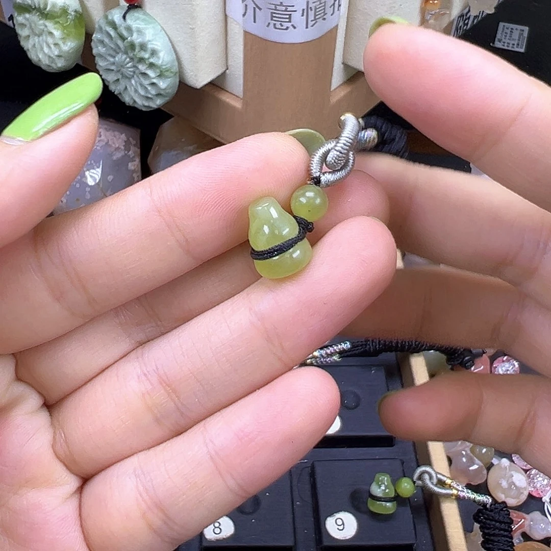 ****。颈饰未镶嵌石英质玉