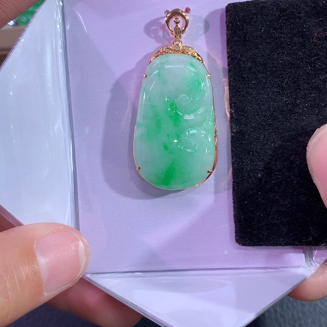 翡翠吊坠(赠链)18K金镶嵌
