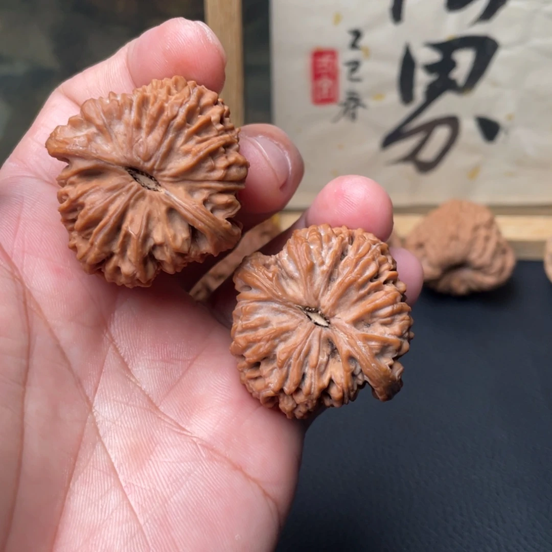 阳***橙吊坠文玩核桃南疆石