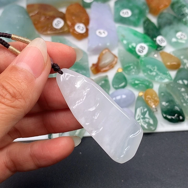 翡翠未镶嵌颈饰随型