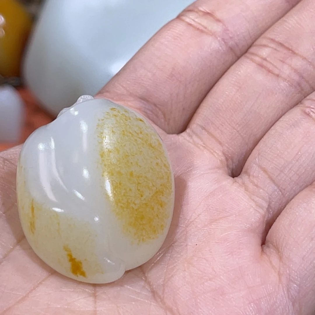娱***玩和田玉未镶嵌颈饰