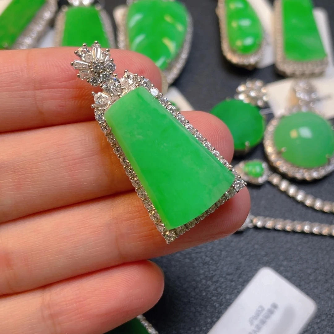 颈饰银S925镶嵌翡翠