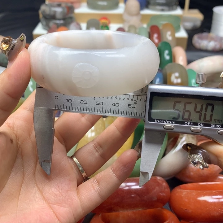未镶嵌手镯石英质玉