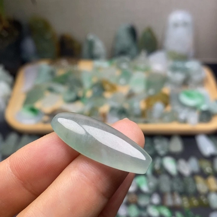 翡翠未镶嵌颈饰手牌
