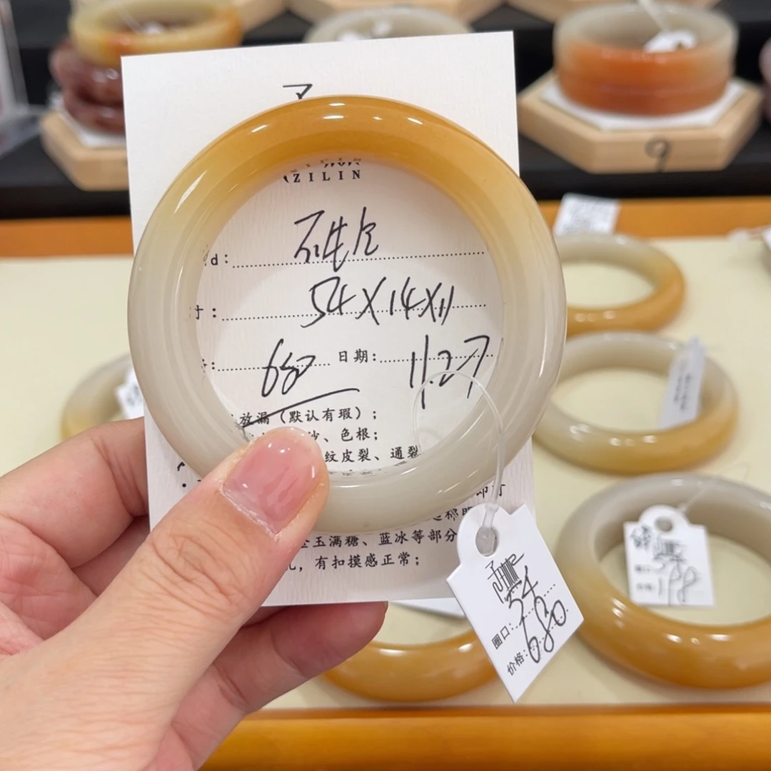 未镶嵌手镯石英质玉不****