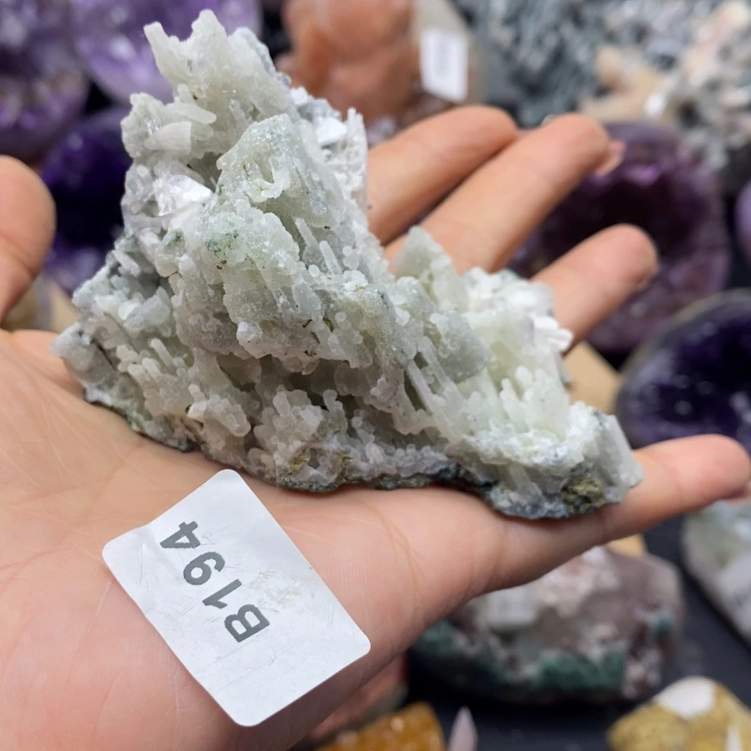 未镶嵌水晶大型摆件（非配饰）