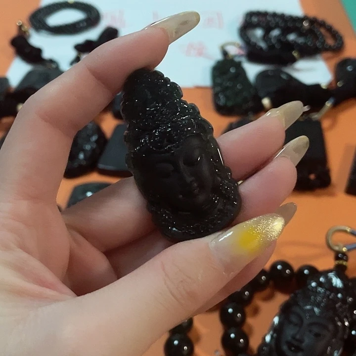 翡翠颈饰未镶嵌亿**通