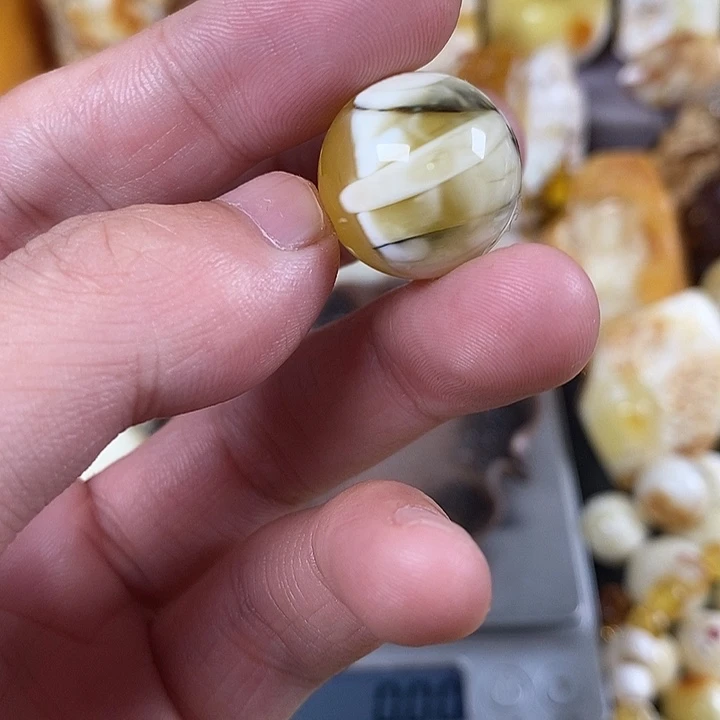 未镶嵌琥珀裸石我