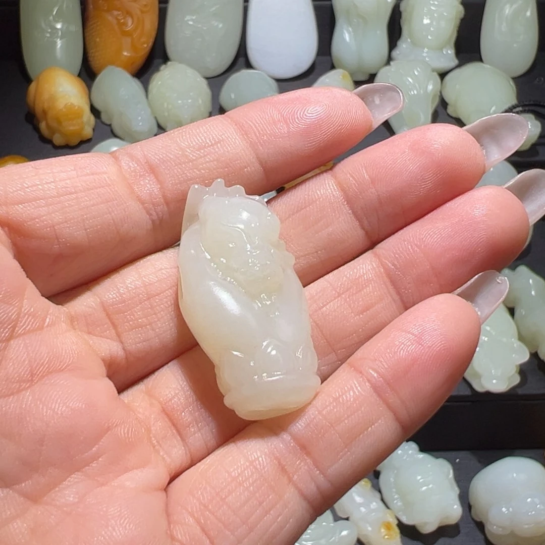 颈饰未镶嵌和田玉景****窗