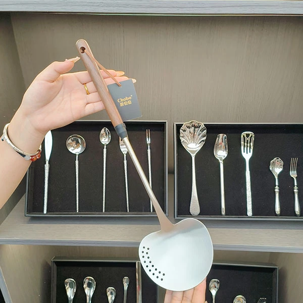 18-10多功能厨房滤油大勺