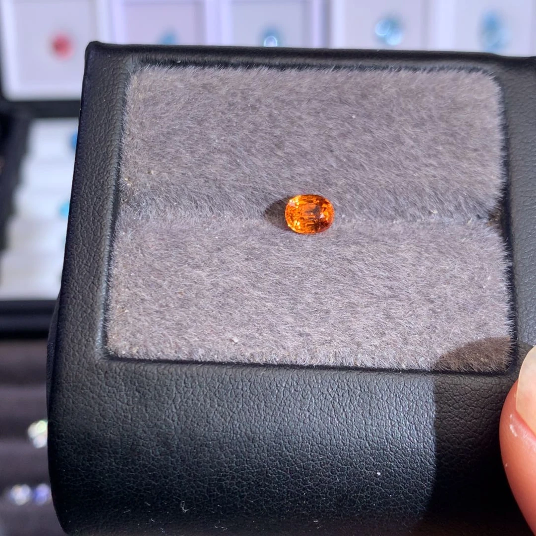 未镶嵌珠宝半成品石榴石（芬达石）0.97ct