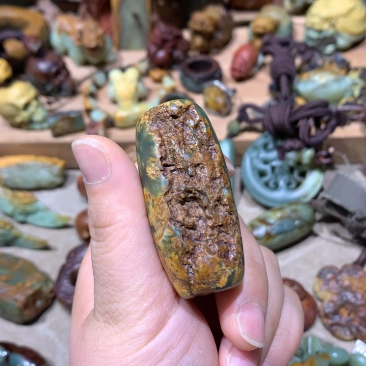 未镶嵌岫岩河磨玉（透闪石质玉）把件C****?