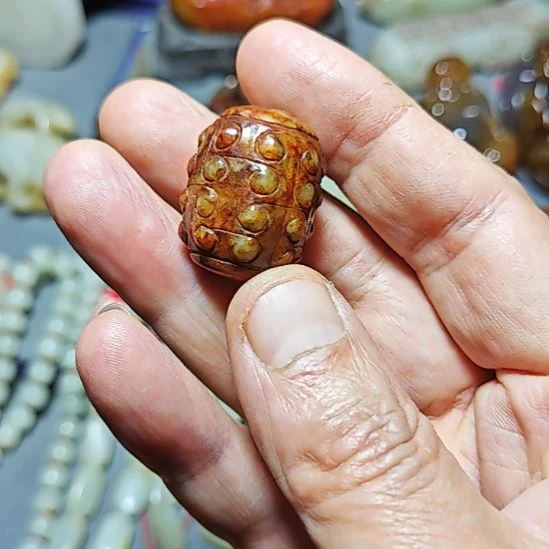 颈饰未镶嵌和田玉有****。