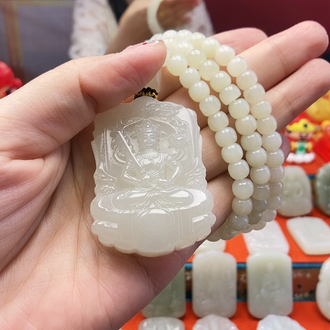 静***和田玉未镶嵌颈饰