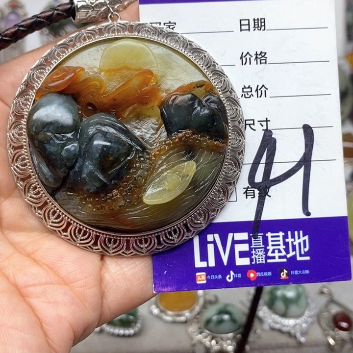 蛇纹石玉吊坠银S925镶嵌狮****人
