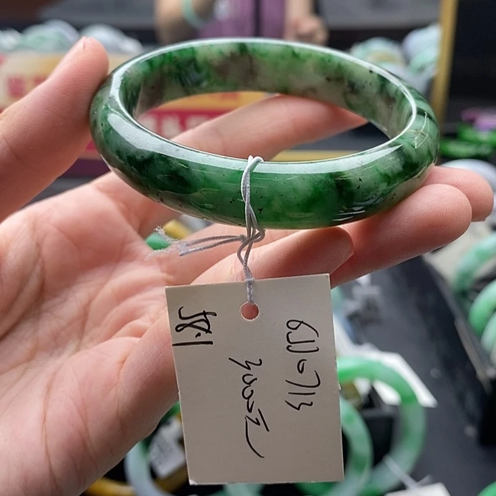 翡翠手镯未镶嵌58圈口