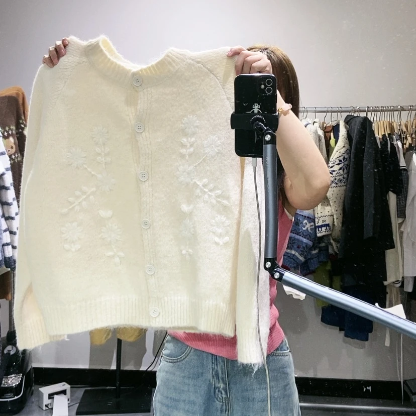 【闪购商品】米白开衫