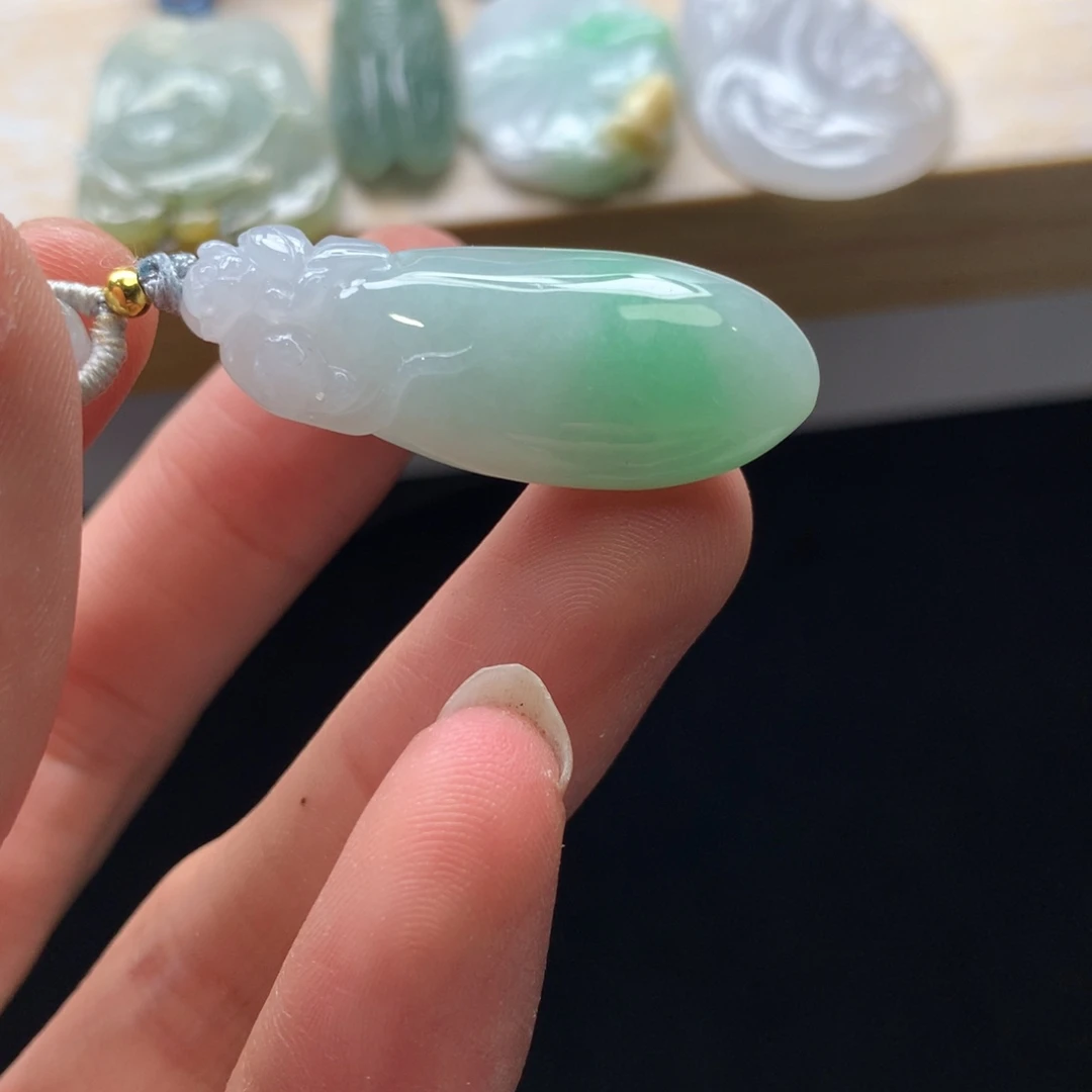 翡翠未镶嵌颈饰吊坠