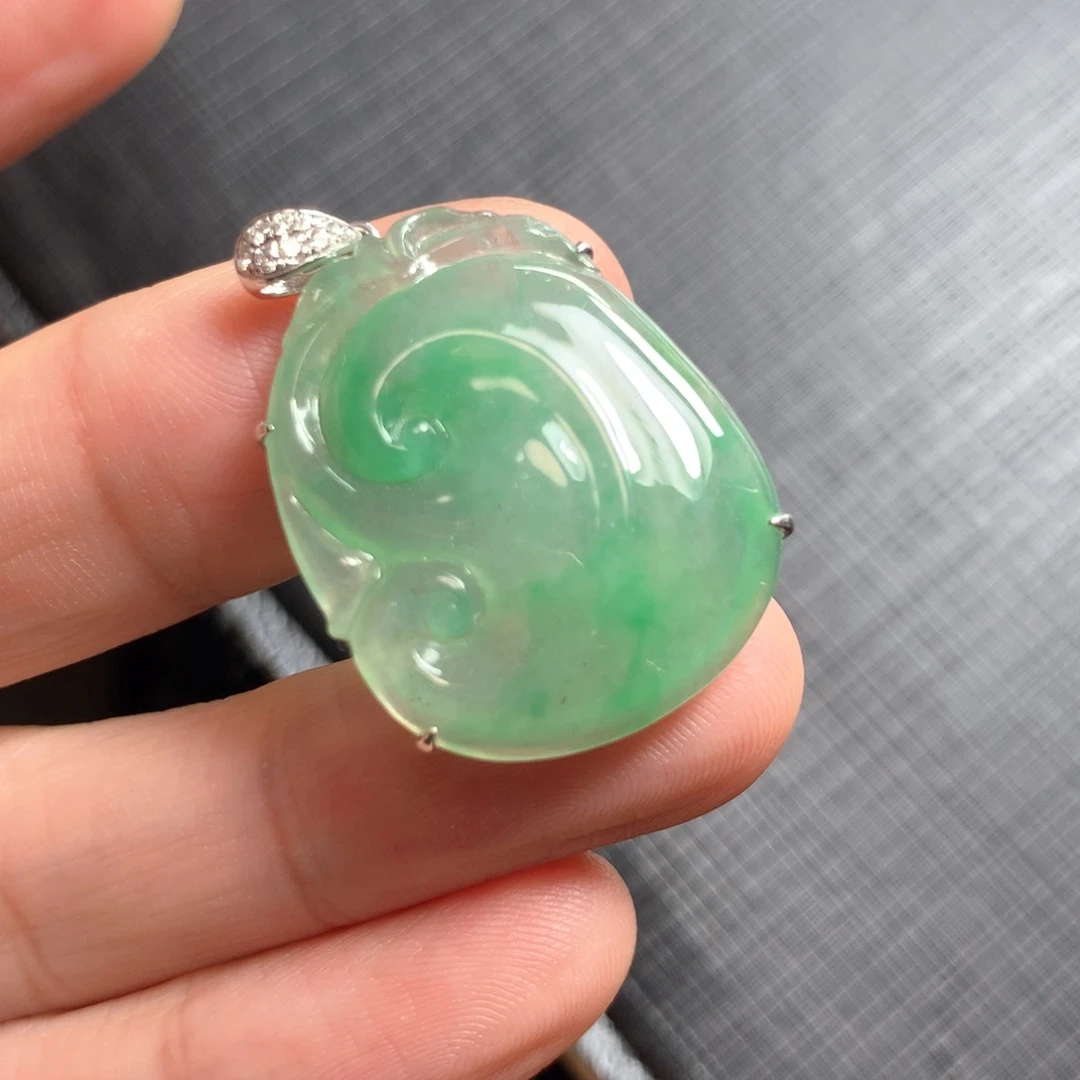 颈饰18K金镶嵌翡翠翡翠