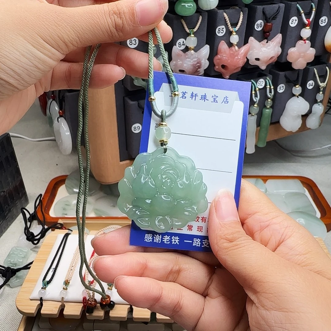 石英质玉未镶嵌颈饰
