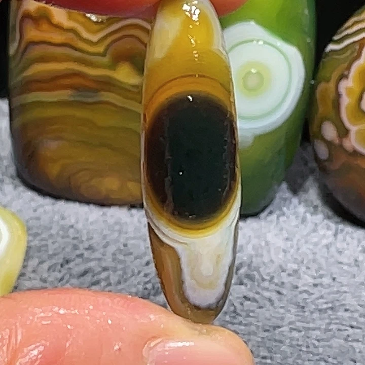 玛瑙/玉髓未镶嵌珠宝奇石