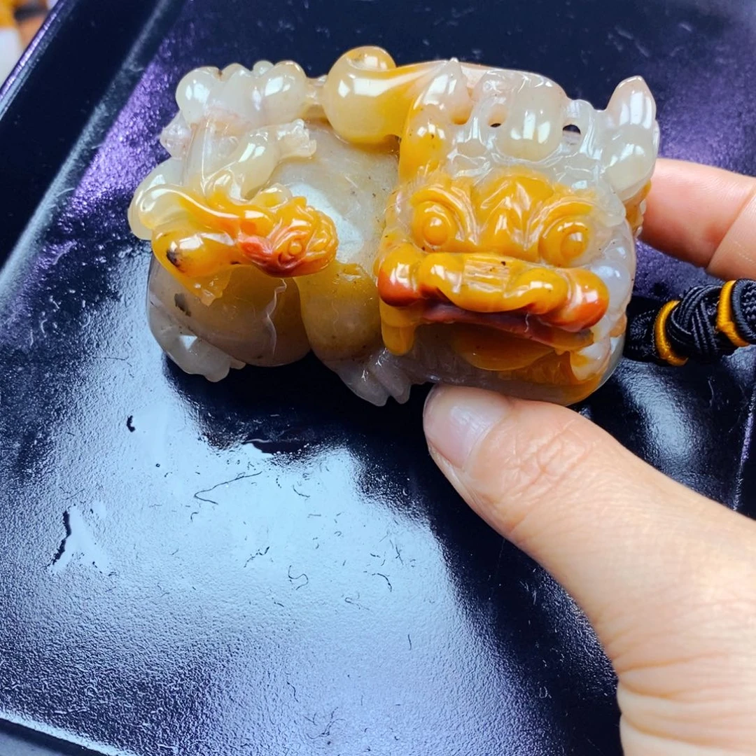 石英质玉（黄龙玉）未镶嵌颈饰