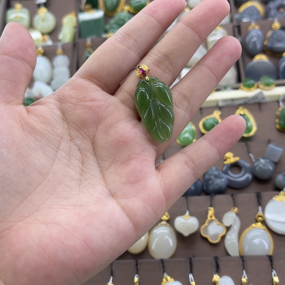 和田玉18K金镶嵌吊坠(赠链)