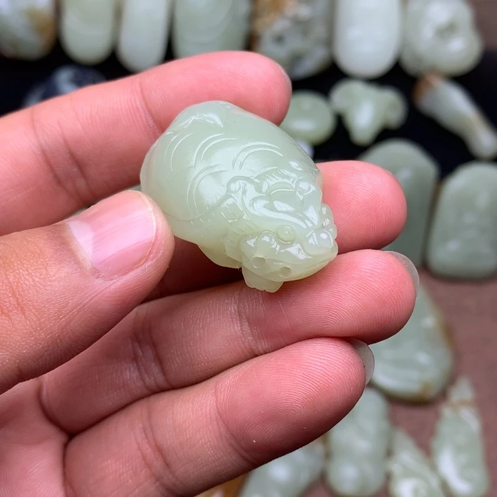 和田玉（糖玉）未镶嵌颈饰