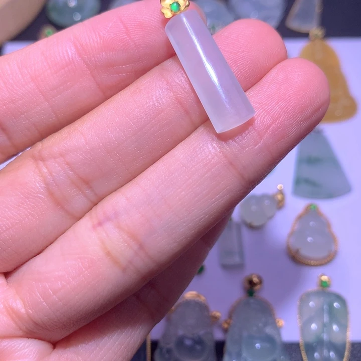 颈饰18K金镶嵌翡翠翡翠