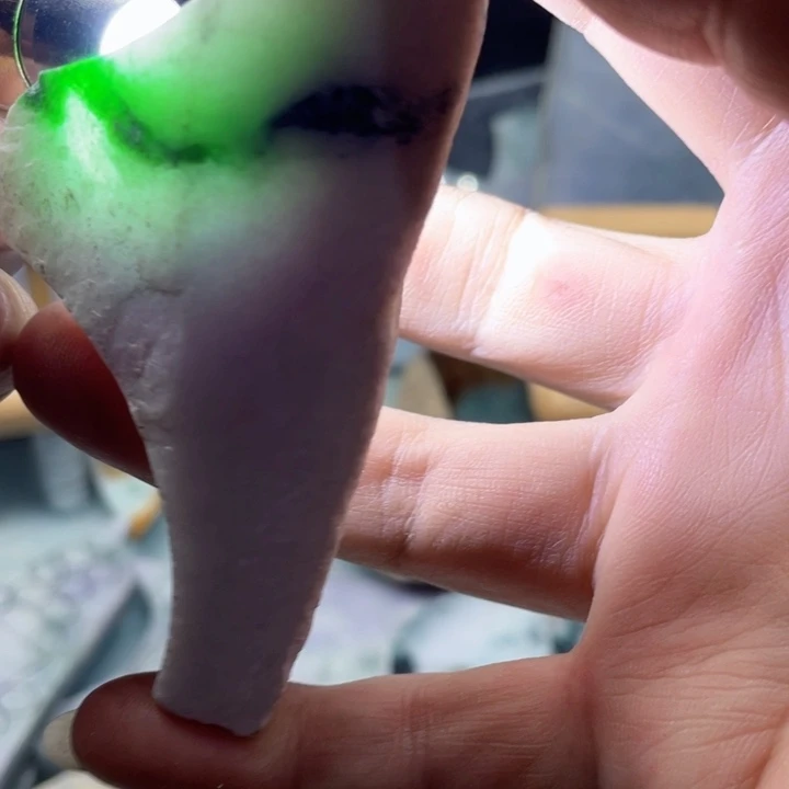 颈饰未镶嵌翡翠翡翠片料