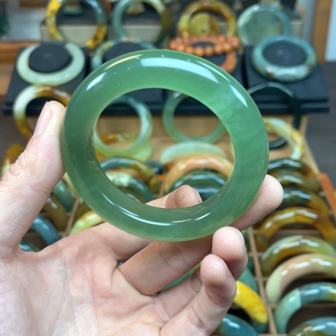 蛇纹石玉手镯未镶嵌大*亮