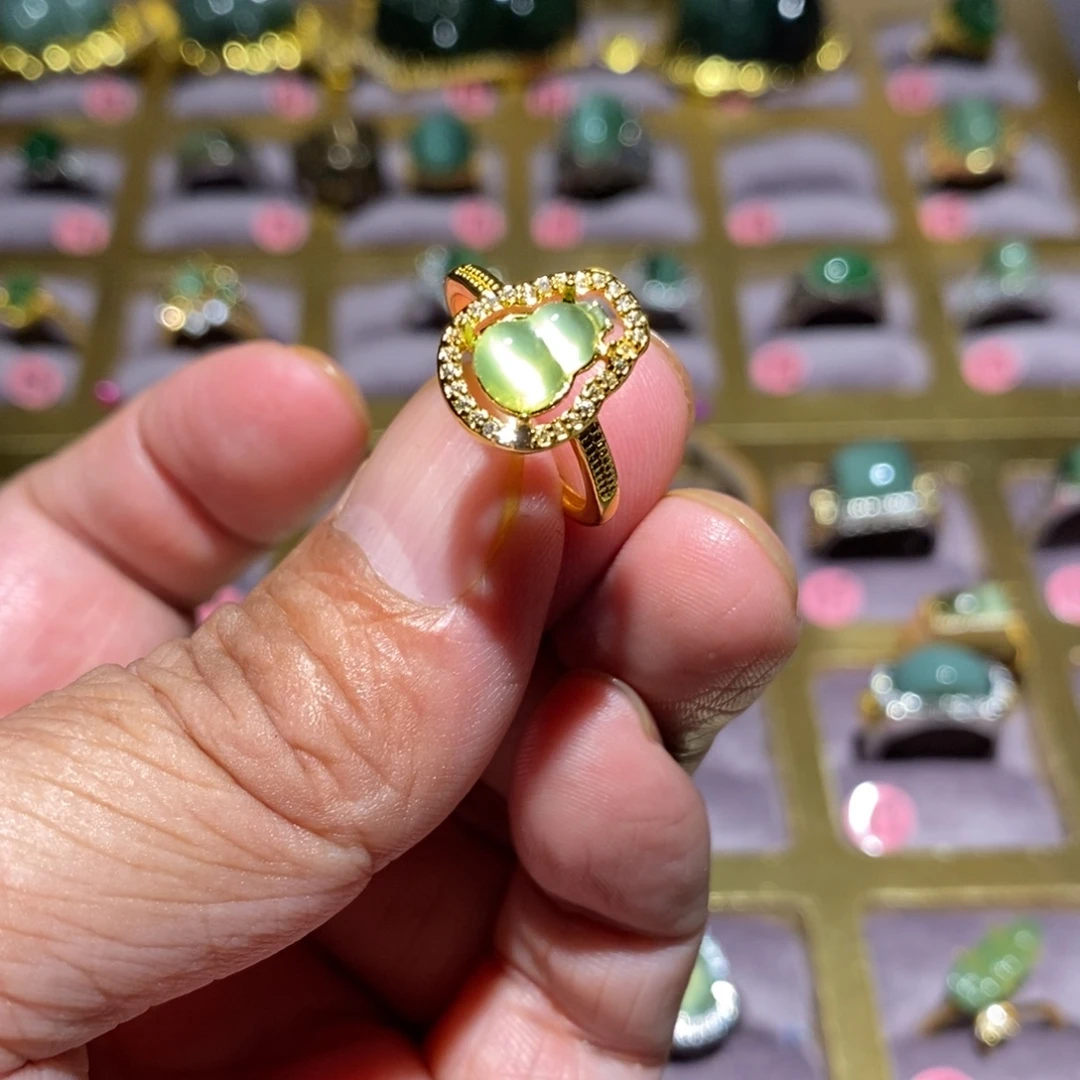 啾***啾未镶嵌戒指和田玉（碧玉）